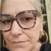 Tedesco madrelingua. Cresciuta e studiato in Germania, impartisce lezioni di tedesco. Pronuncia perfetta